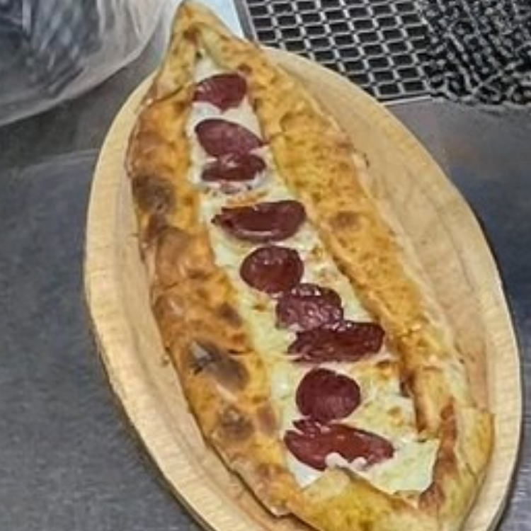 Sucuk Kaşarlı Pide